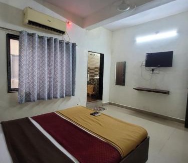 Veraval House | Hotel Aradhana