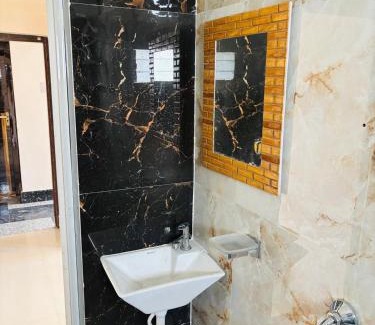 Dumdum Hotel | Hotel B N PALACE