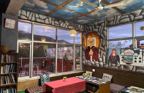 Dharamshala Hotel | Hotel Backpacers Mcleodganj