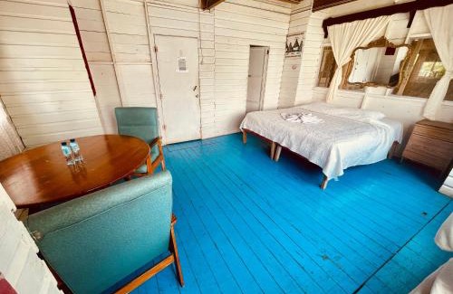 Fronteras Hotel | HOTEL BACKPACKERS RIO DULCE