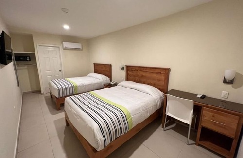 Avenida Revolucion Hotel | HOTEL BAJA