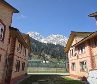 Sonamarg Hotel | Hotel Barzman