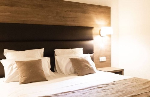 Onet-le-Chateau Hotel | Hotel Bastide