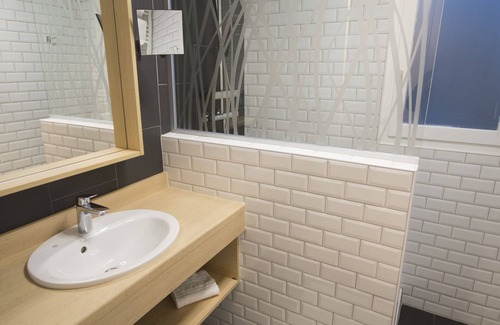 Onet-le-Chateau Hotel | Hotel Bastide