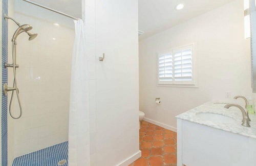 Uvalde Hotel | Hotel ∙ Benson Guest House