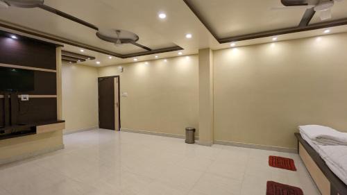 Tarapith Hotel | Hotel Binapani Deluxe 1