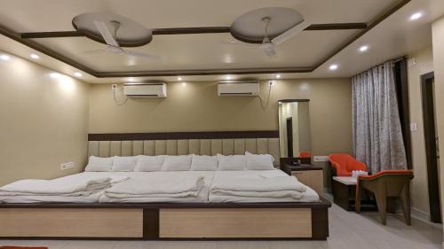 Tarapith Hotel | Hotel Binapani Deluxe 1