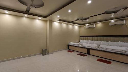 Tarapith Hotel | Hotel Binapani Deluxe 1