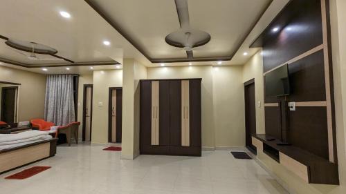 Tarapith Hotel | Hotel Binapani Deluxe 1