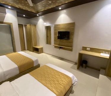 Kalina Hotel | Hotel BKC CROWN - Near Trade Centre, Visa Consulate