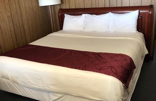 Stevens Point Hotel | Hotel Blue Top Inn
