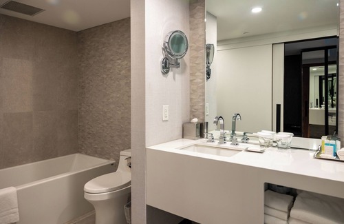 Downtown Montreal Hotel | Hotel Bonaventure Montreal