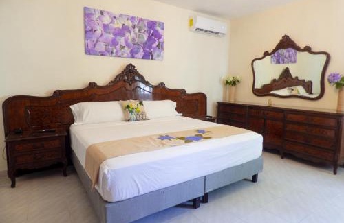 Zona Paseo Montejo Hotel | Hotel Boutique Flores y Gemas