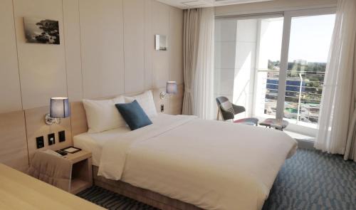 Songsan-dong Hotel | Hotel bridge Seogwipo