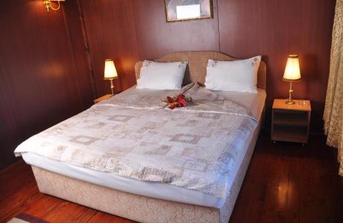 Veles Boat Rental | Hotel Brod Panini Veles