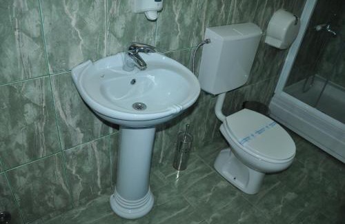 Veles Boat Rental | Hotel Brod Panini Veles