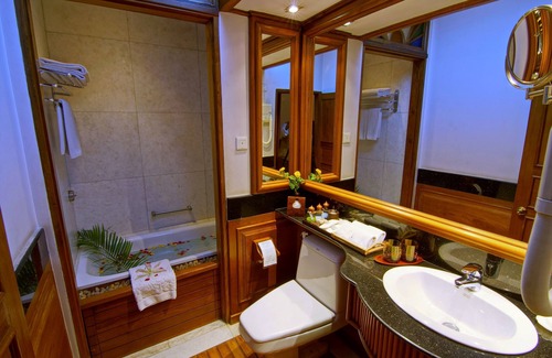 Mandalay Hotel | Hotel by the Red Canal