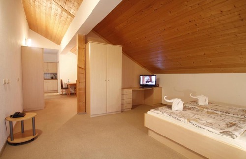 Egling Hotel | Hotel-Cafe Hanfstingl