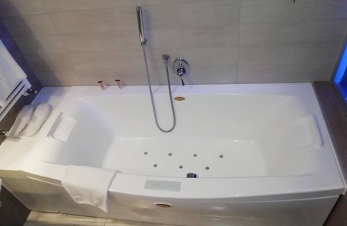 Cameri Hotel | Hotel Camelia