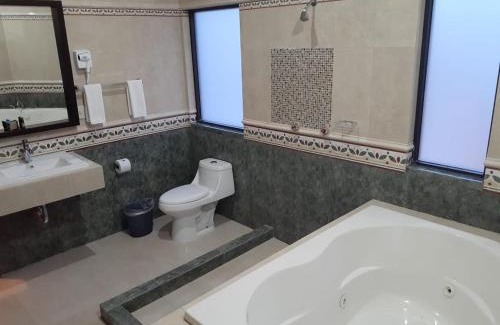Yuriria Hotel | HOTEL CANDELERO