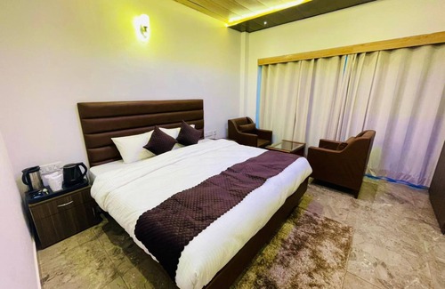 Shimla Hotel | Hotel Candle Wood Shimla