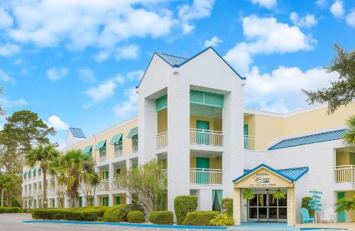 Palmetto Dunes Apartment | Hotel Carolina - Suite 2 Queen Beds