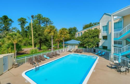 Palmetto Dunes Apartment | Hotel Carolina - Suite 2 Queen Beds