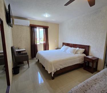 Yuriria Hotel | Hotel Casa Garatusa