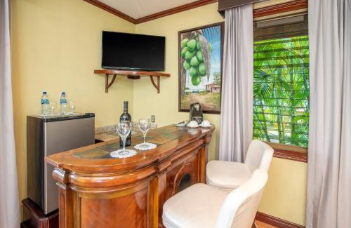Golfito Hotel | Hotel Casa Roland Golfito Resort