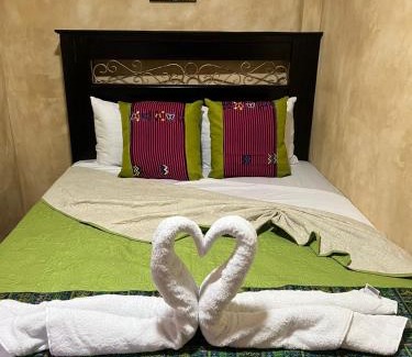 San Juan La Laguna Hotel | Hotel Casa Vieja