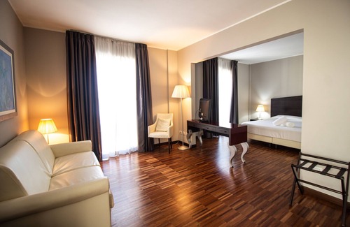 Novara Hotel | Hotel Cavour by LVG Hotel Collection
