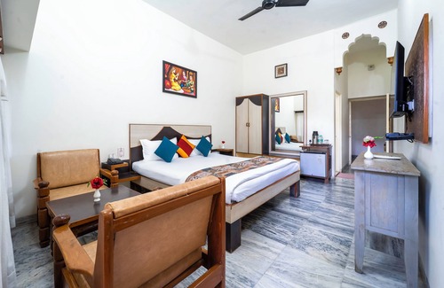 Abu Road Hotel | Hotel Chandrawati Palace