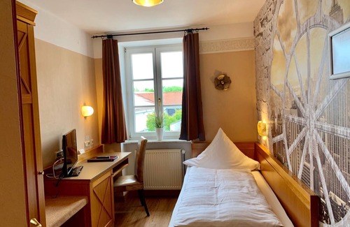 Ueberherrn Hotel | Hotel Chapeau Noir