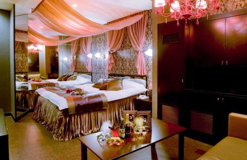 Nishihara Hotel | Hotel Christmas Night at the Opera (Love Hotel)