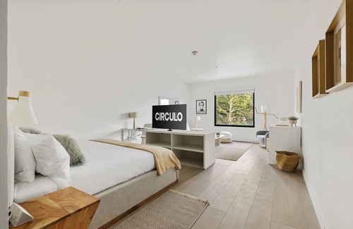 North Charleston Hotel | Hotel Circulo - Park Circle - Suite 250