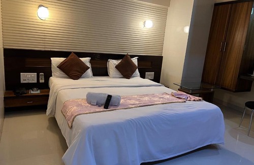 Surat Hotel | Hotel Comfort - Near Railway Station Surat, Gujarat