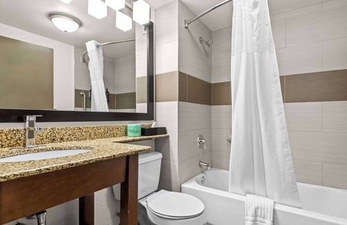 East Syracuse Hotel | Hotel Concord Syracuse, an Ascend Collection Hotel