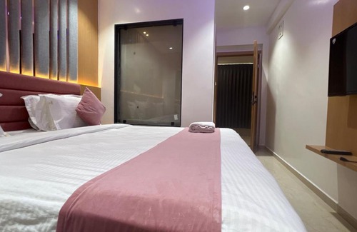 Surat Hotel | Hotel Cozzy Pelace