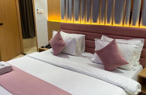 Surat Hotel | Hotel Cozzy Pelace