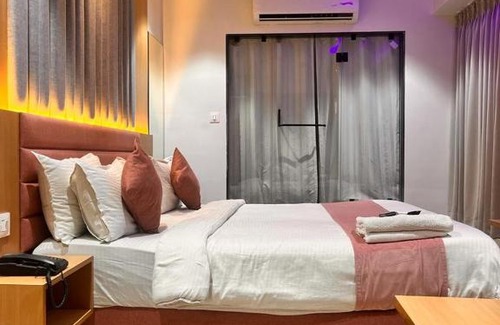 Surat Hotel | Hotel Cozzy Pelace