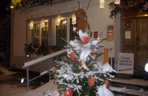 Dombresson Hotel | Hotel de Commune