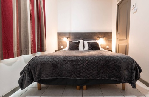 Surgeres Hotel | Hotel de la Gare