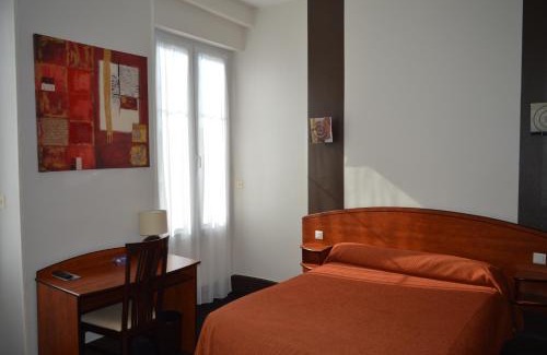 Oloron-Sainte-Marie Hotel | Hotel de La Paix