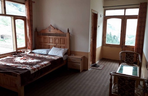 Azad Kashmir Hotel | Hotel De Rose Wood Batakundi