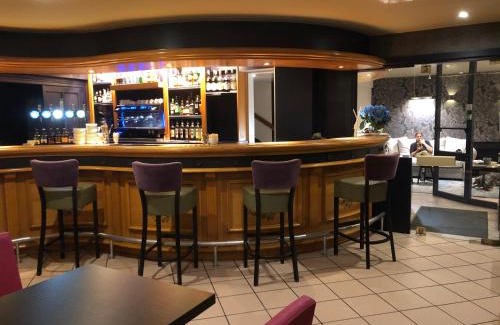 Le Rouget Hotel | Hotel Des Voyageurs