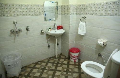 Sector 45 Hotel | Hotel Diamond Leaf