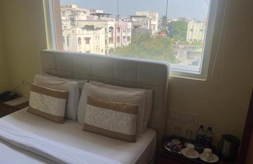 Dwaraka Nagar Hotel | Hotel Diamonds Pearl