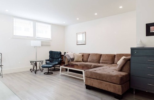 Inner Harbour Condo | Hotel District, close to Marina & Wharf