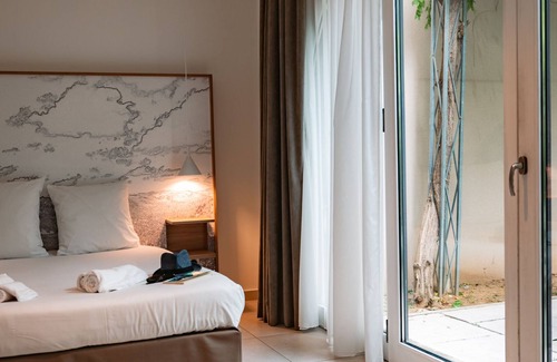 Saint-Maurice-dʼArdeche Hotel | Hotel Domaine du Cros d'Auzon