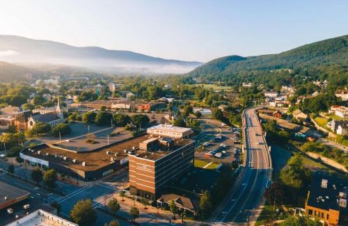 North Adams Hotel | Hotel Downstreet, an Ascend Collection Hotel